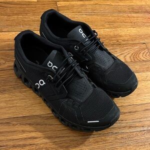 Black On Running sneakers, Women’s size 6